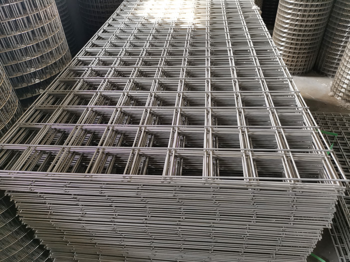 More then 20000 rolls of stainless steel welded wire mesh in stock for sale